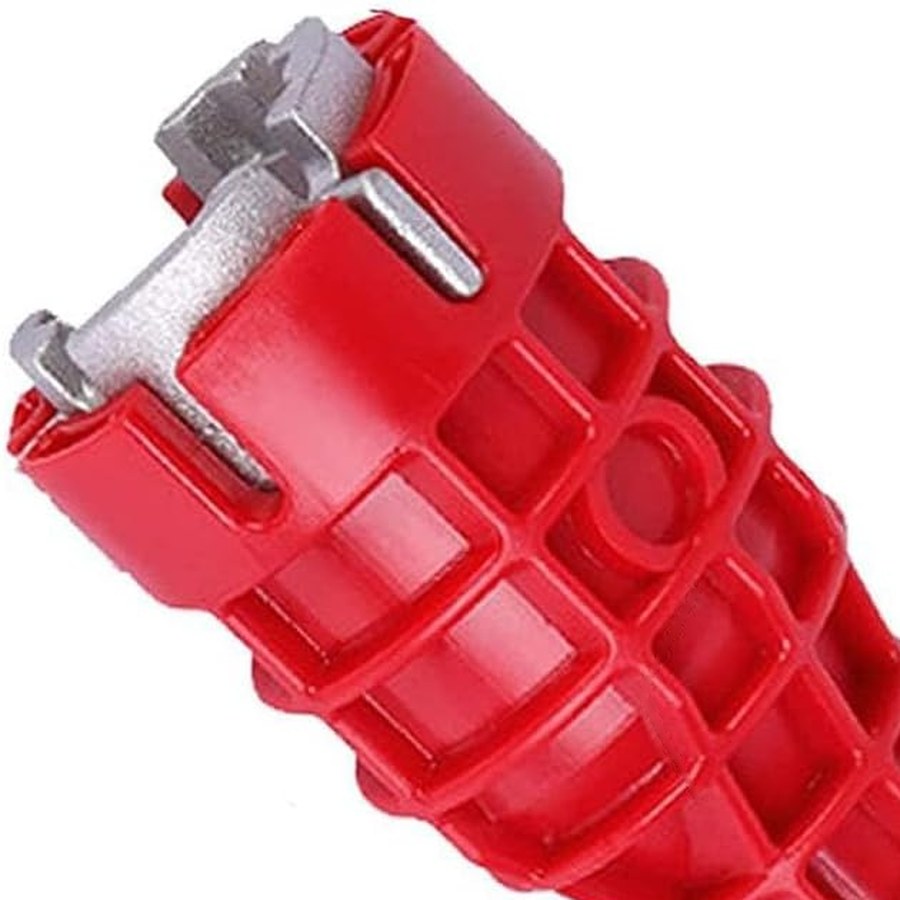 Primer plano del cabezal de la llave de gasfitería: pieza de metal con ranuras dentro de la boca roja y cuerpo con relieve