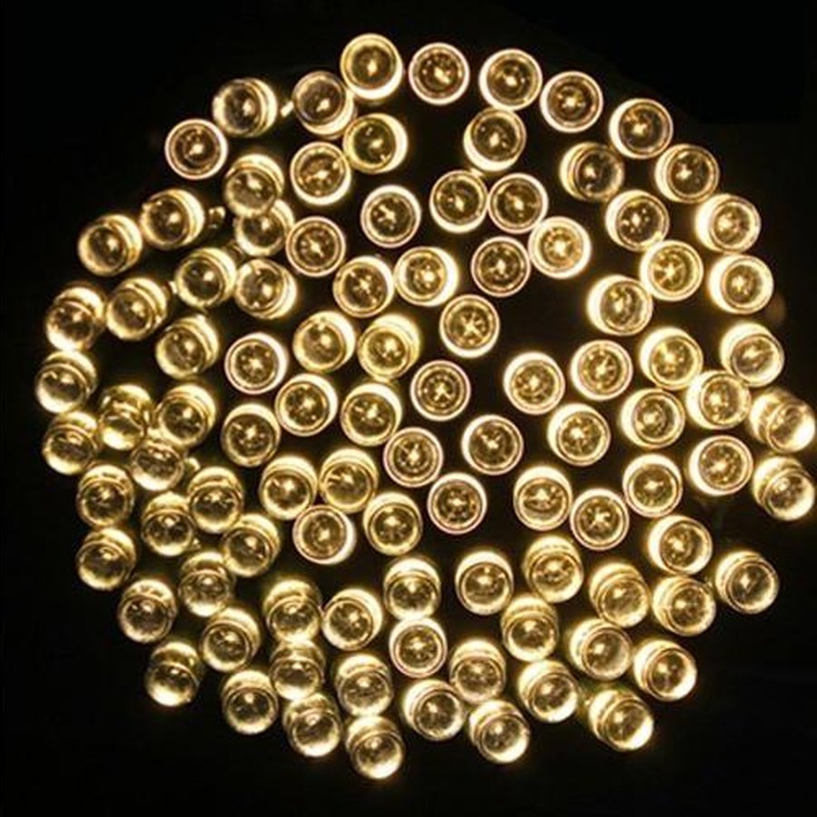 Racimo de LED encendidos en luz cálida, el color que se despacha
