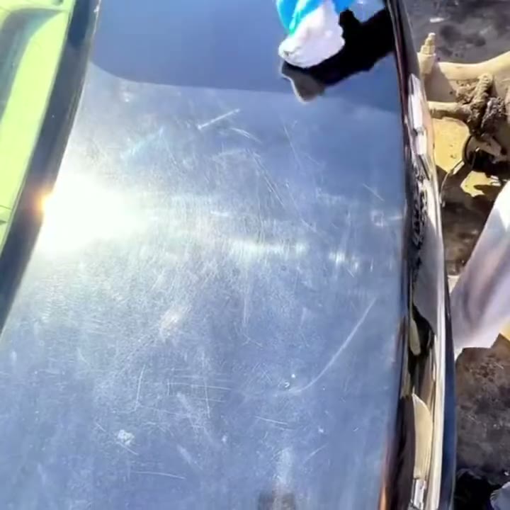 Capó de auto con la pintura opaca