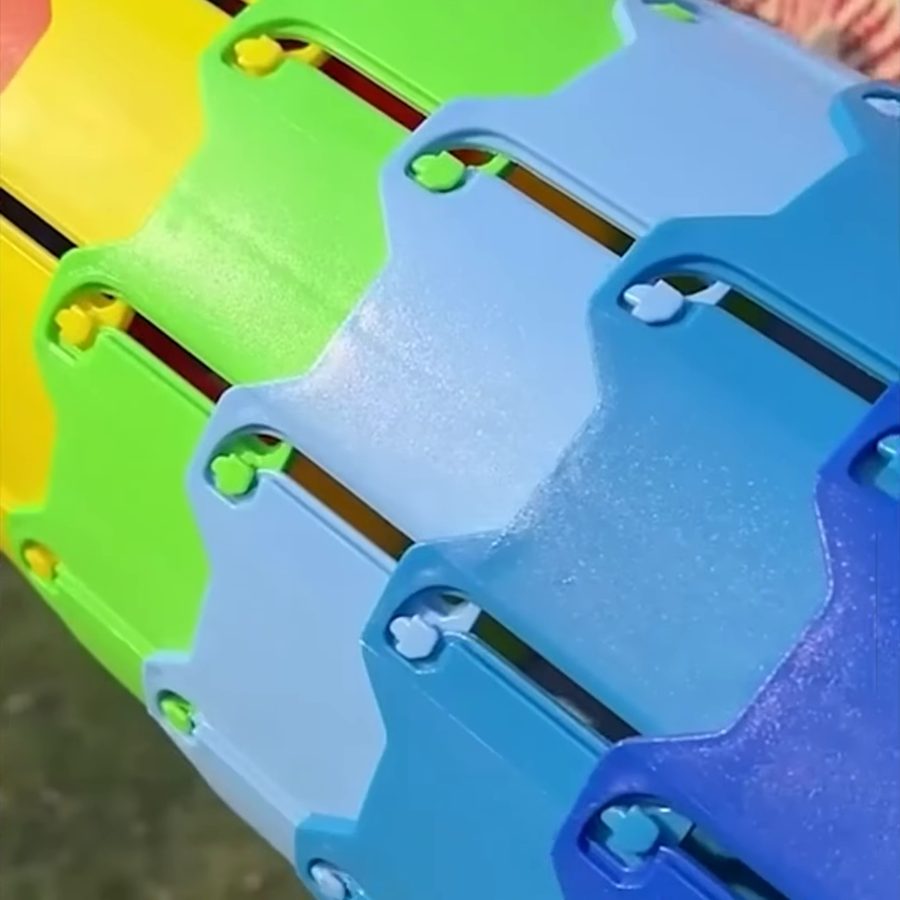 De cerca, los anillos de colores del taburete encajados uno sobre otro